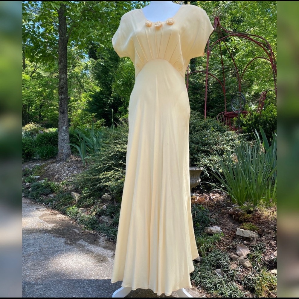 Gorgeous Vintage Pale Yellow/Cream Dress!